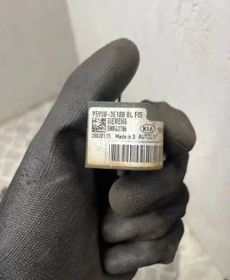 KIA Sorento Airbag deployment crash/impact sensor 959303E100 5WK43186 20020115