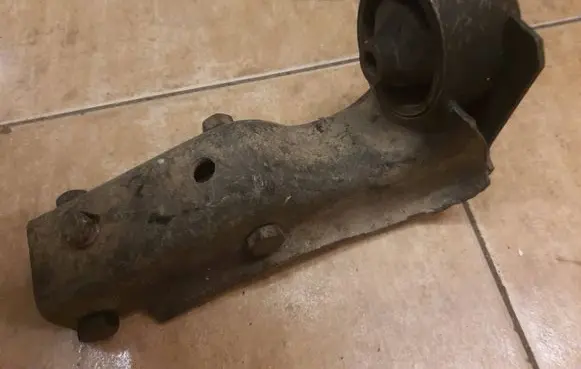 Engine mount bracket