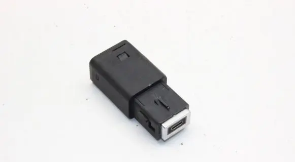 Peugeot 2008 II USB socket connector 98313506DX 9831377180