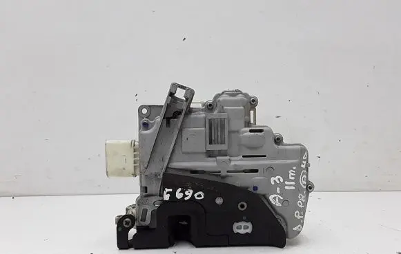 Audi A3 S3 8P Front door lock 41040157