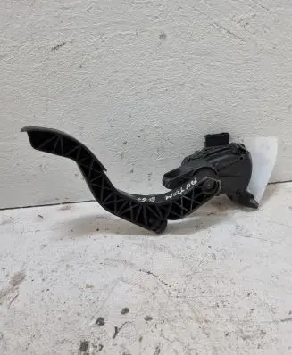 Volkswagen PASSAT B5.5 Accelerator throttle pedal 6PV00837602 8D1723523F