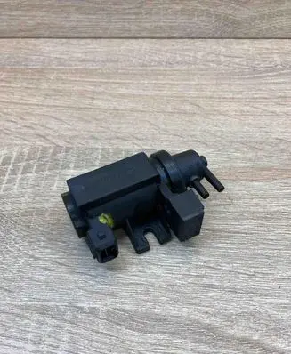 BMW 5 E60 E61 Turbo solenoid valve 70057900 7796634