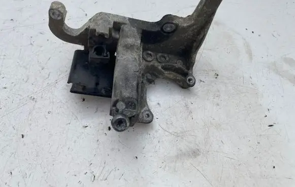 Ford Focus Engine mounting bracket AV6Q9B470BB