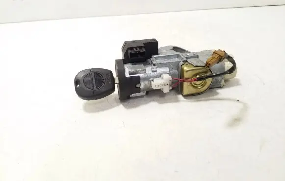 Nissan X-Trail T30 Ignition lock 5WK48042A 28590C9902 5WK4865