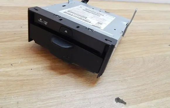 Jeep Cherokee CD/DVD changer P68225372AB 0053342866 CD1CU4KLV1T