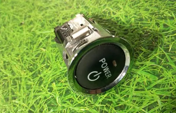 Toyota Prius (NHW20) Engine start stop button switch 15A710
