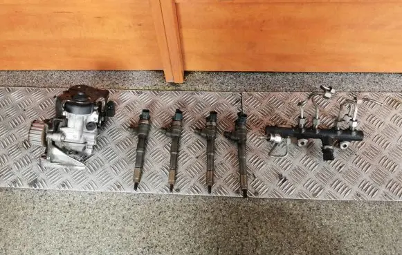 Renault Clio IV Fuel injection system set 0445110485 167007358R