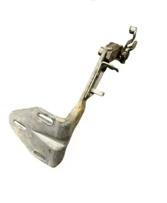 Iveco Daily 6th gen Sliding door lower roller guide/hinge 