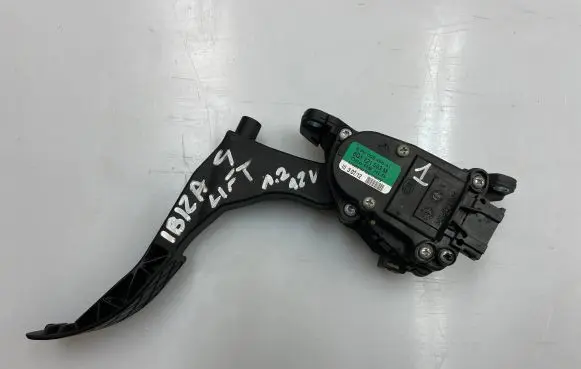 Seat Ibiza IV (6J,6P) Accelerator throttle pedal 6Q1721503M 6PV00849641