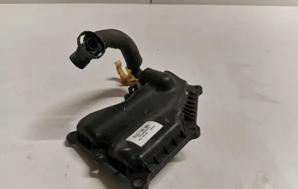 Ford Fusion II Oil breather separator 9E5E6A785AB 6S4G6A666AA