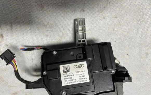 Audi Q7 4M Gear shift rod 4N1713041F