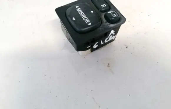 Toyota Urban Cruiser (XP110) Wing mirror switch 769747f 183575