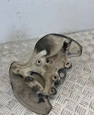 Mercedes-Benz C W204 Front wheel hub A20402