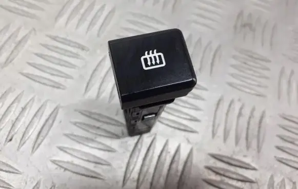 KIA Carens II Windscreen/window heater switch