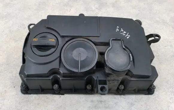 Volkswagen PASSAT B6 Rocker cam cover 