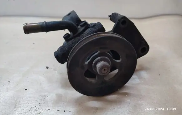Nissan Navara D22 Power steering pump