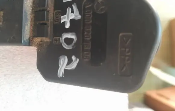 Mercedes-Benz E W211 Headlight level adjustment motor a0008201608 0008201608