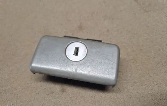 Toyota Hilux (AN10, AN20, AN30) Glove box handle 