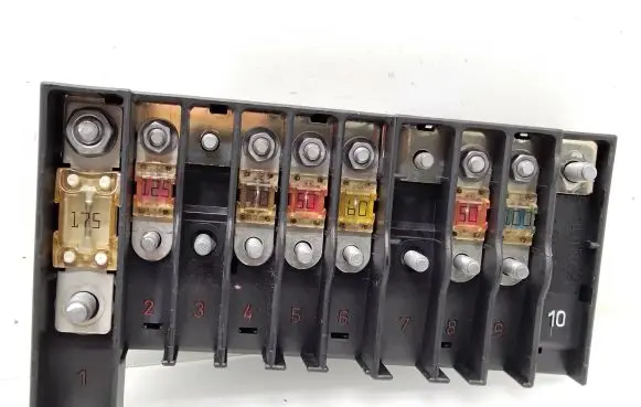 Volkswagen Transporter - Caravelle T5 Fuse module 7H6970187FD FD0822925