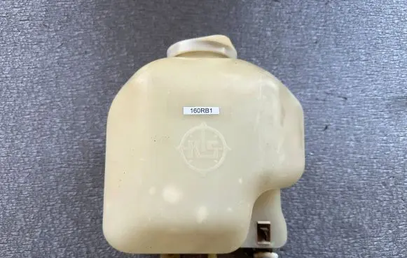 Nissan Patrol 160 Windshield washer fluid reservoir/tank 28910C6103