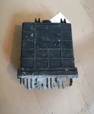 Volkswagen Golf III Engine control unit/module 0281001308