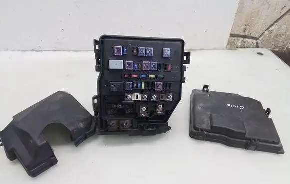 Honda Civic Fuse module 13SMJE02