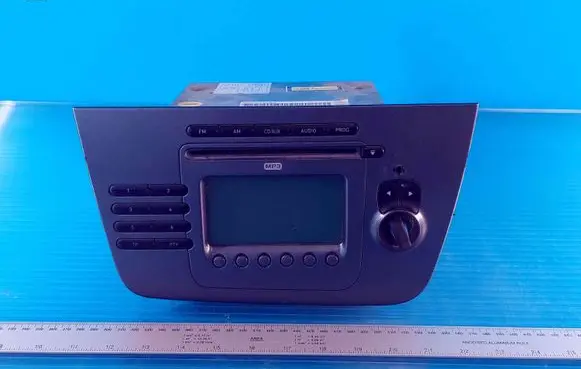 Seat Toledo III (5P) Radio/CD/DVD/GPS head unit 5P1035186B 815 7646636366