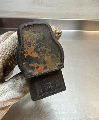 High voltage ignition coil