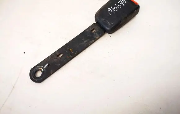 Front seatbelt buckle
