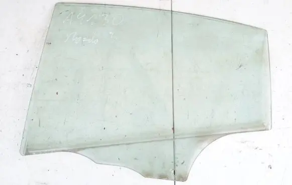 Mazda 3 I Rear door window glass