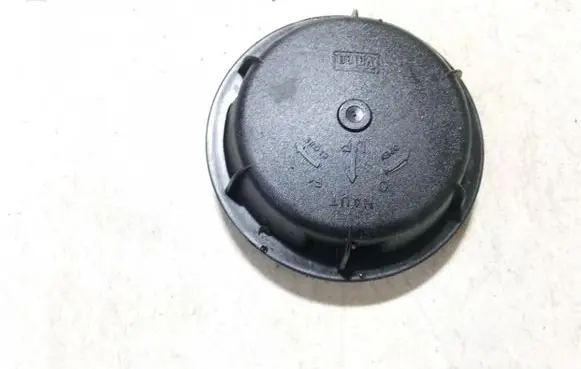 Peugeot 607 Headlight/headlamp dust cover 89001146