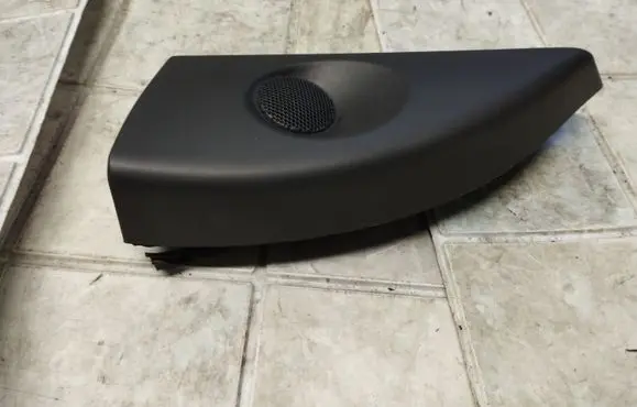 Front door high frequency speaker