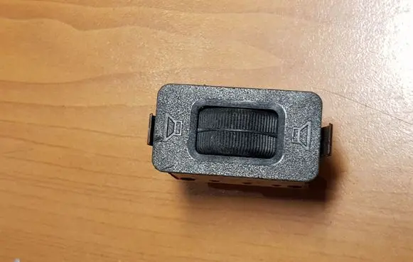 BMW 5 E28 Sound control switch 1368769