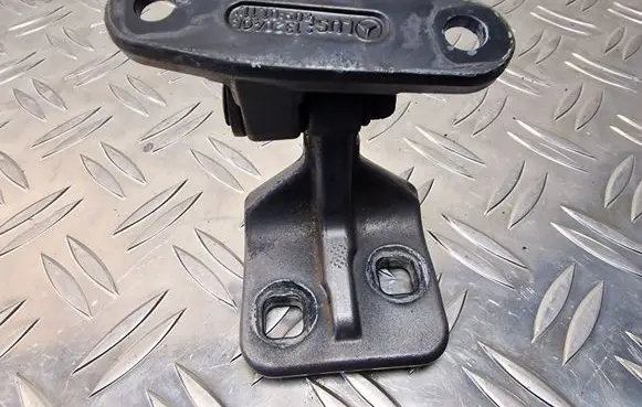 Mercedes-Benz A W168 Front door upper hinge 98M08