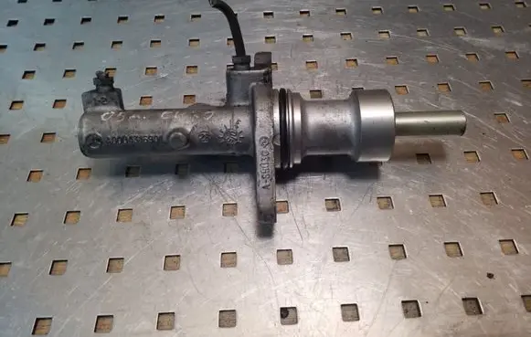 Mercedes-Benz Vito Viano W639 Master brake cylinder A0004316901