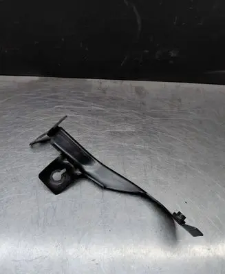 BMW 6 E63 E64 Fender mounting bracket 7060812 10525910