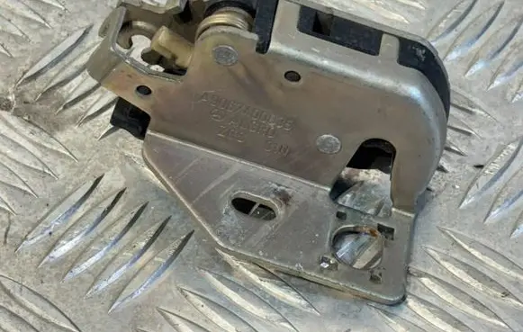 Mercedes-Benz Sprinter W901 W902 W903 W904 Rear door lock A9067400035 ZGS010 ALBR0