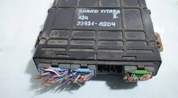 Suzuki Grand Vitara II Engine control unit/module 3392182D4