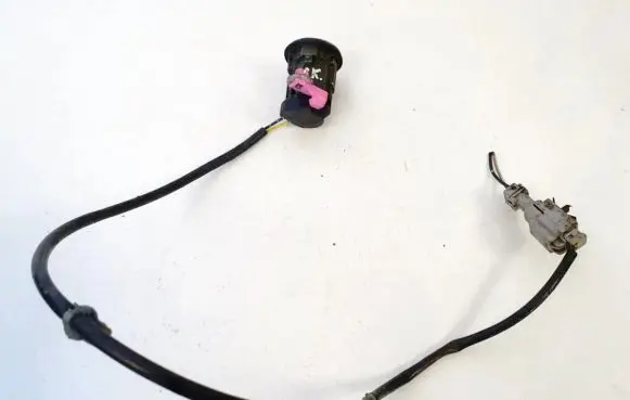 Nissan Primera Front door lock (next to the handle) 