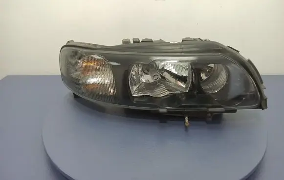 Volvo V70 Headlight/headlamp 30655906