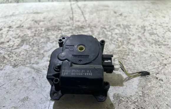Mazda 3 I Air flap motor/actuator 8610000990 HB601BN8V01