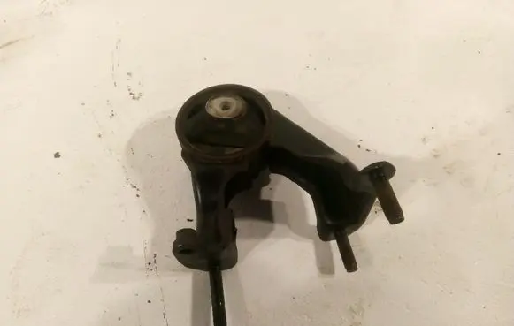 Toyota Avensis T250 Engine mount bracket 123710R010