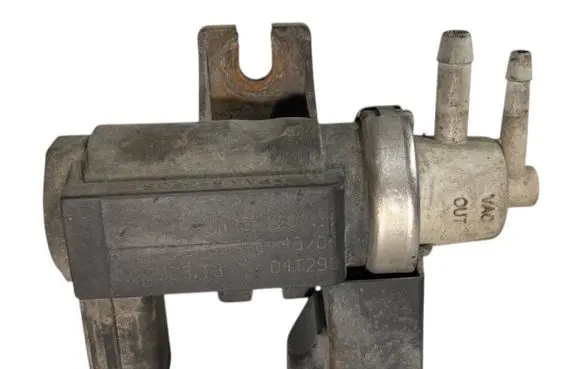 Audi A4 S4 B7 8E 8H Turbo solenoid valve 8E0906627C