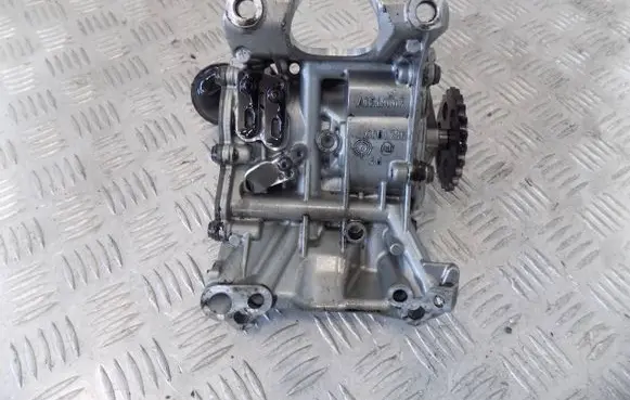 BMW 1 F20 F21 Oil pump 