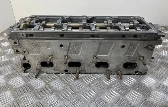Volkswagen Jetta VI Engine head 03L103373A 03L103286A