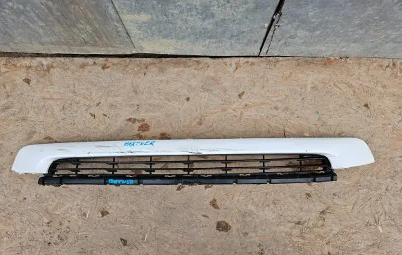 Peugeot Partner Front bumper lower grill 9681520577 9681520477