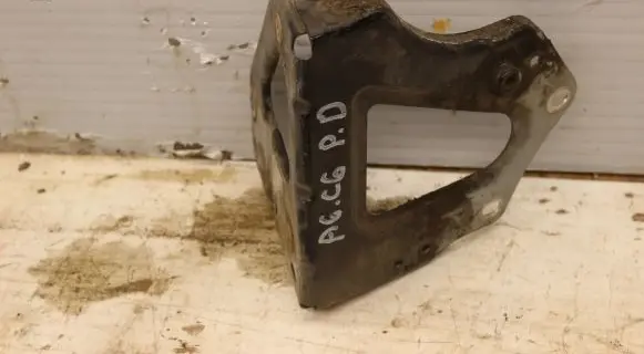Audi A6 S6 C6 4F Fender mounting bracket 4F0821136A