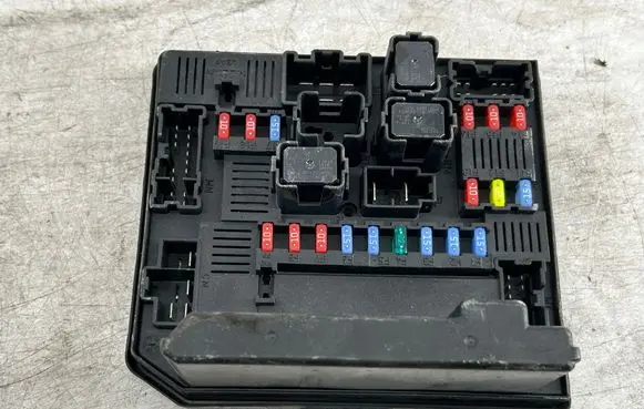 Nissan Qashqai Fuse module 284B7JD02A 6662041629 518975032