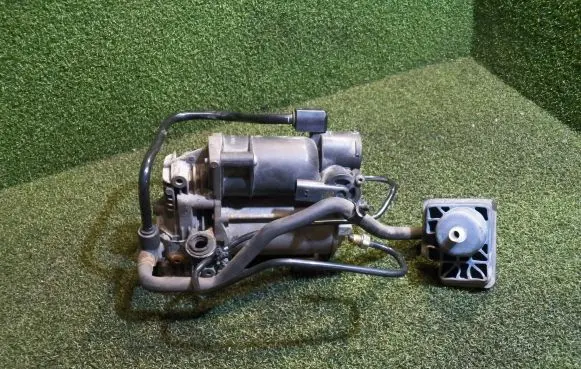Mercedes-Benz S W222 Air suspension compressor/pump A2223200304 A2223270111