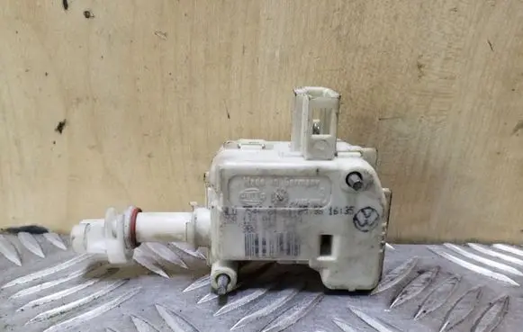 Fuel tank cap lock motor